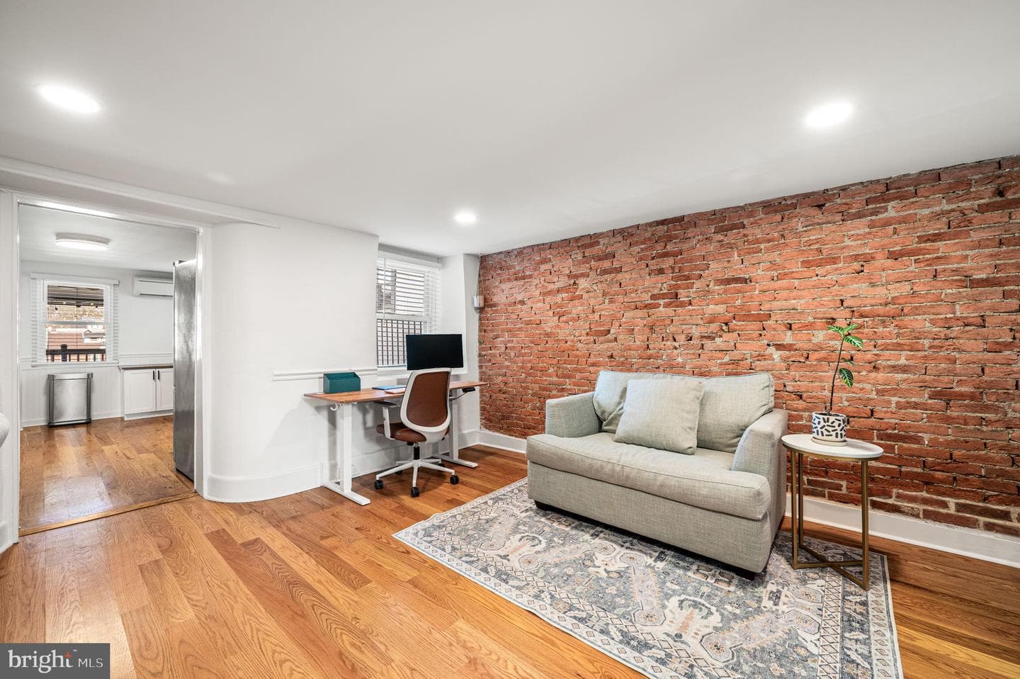 321 W Chestnut Street photo 9
