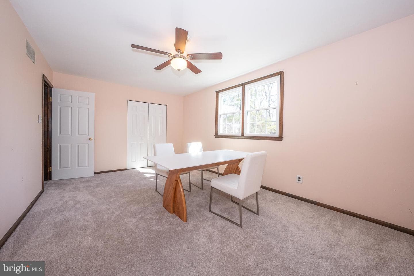 115 Hawthorne Lane photo 31