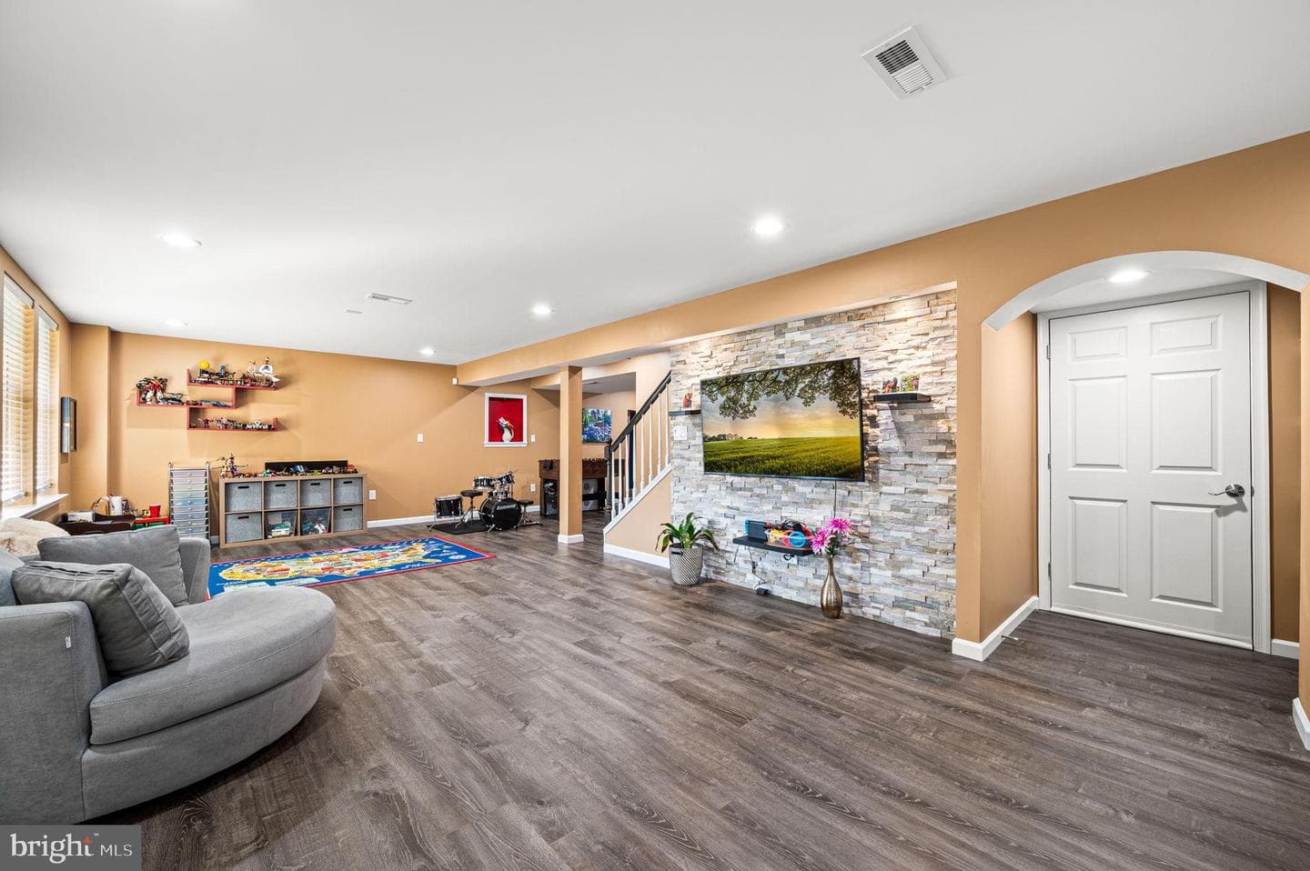 635 Sunderland Avenue photo 49