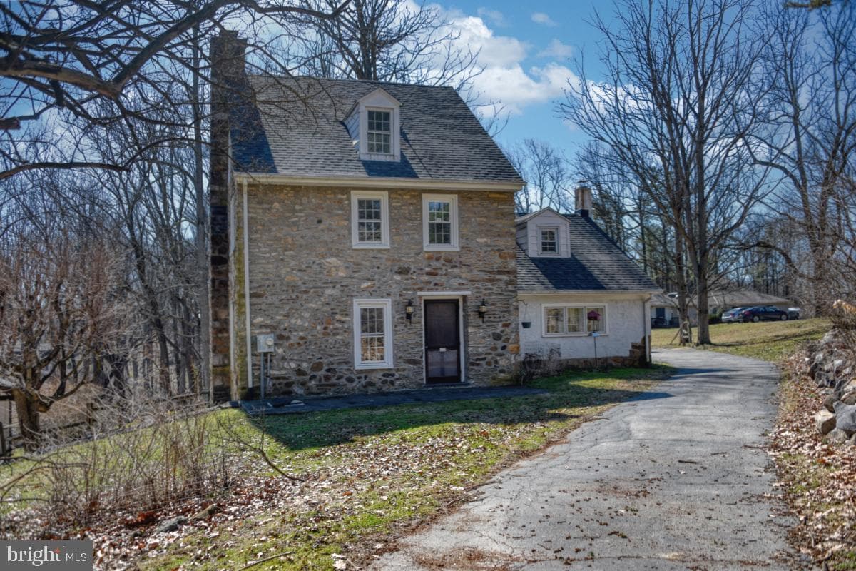 650 Spruce Drive photo 2