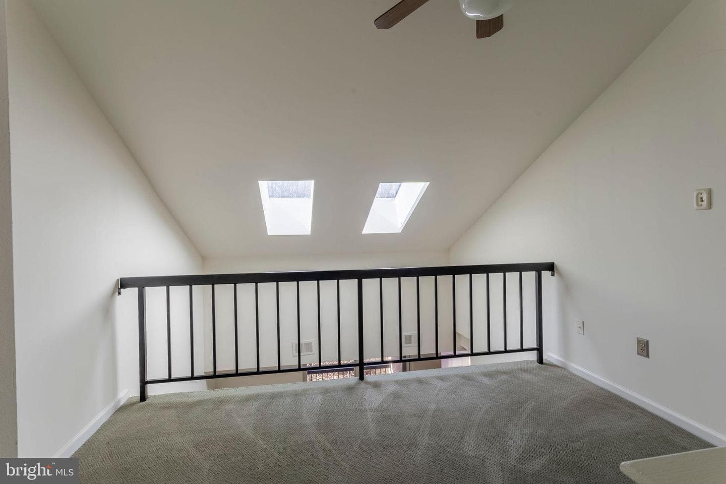 633 Washington Place #33 photo 22