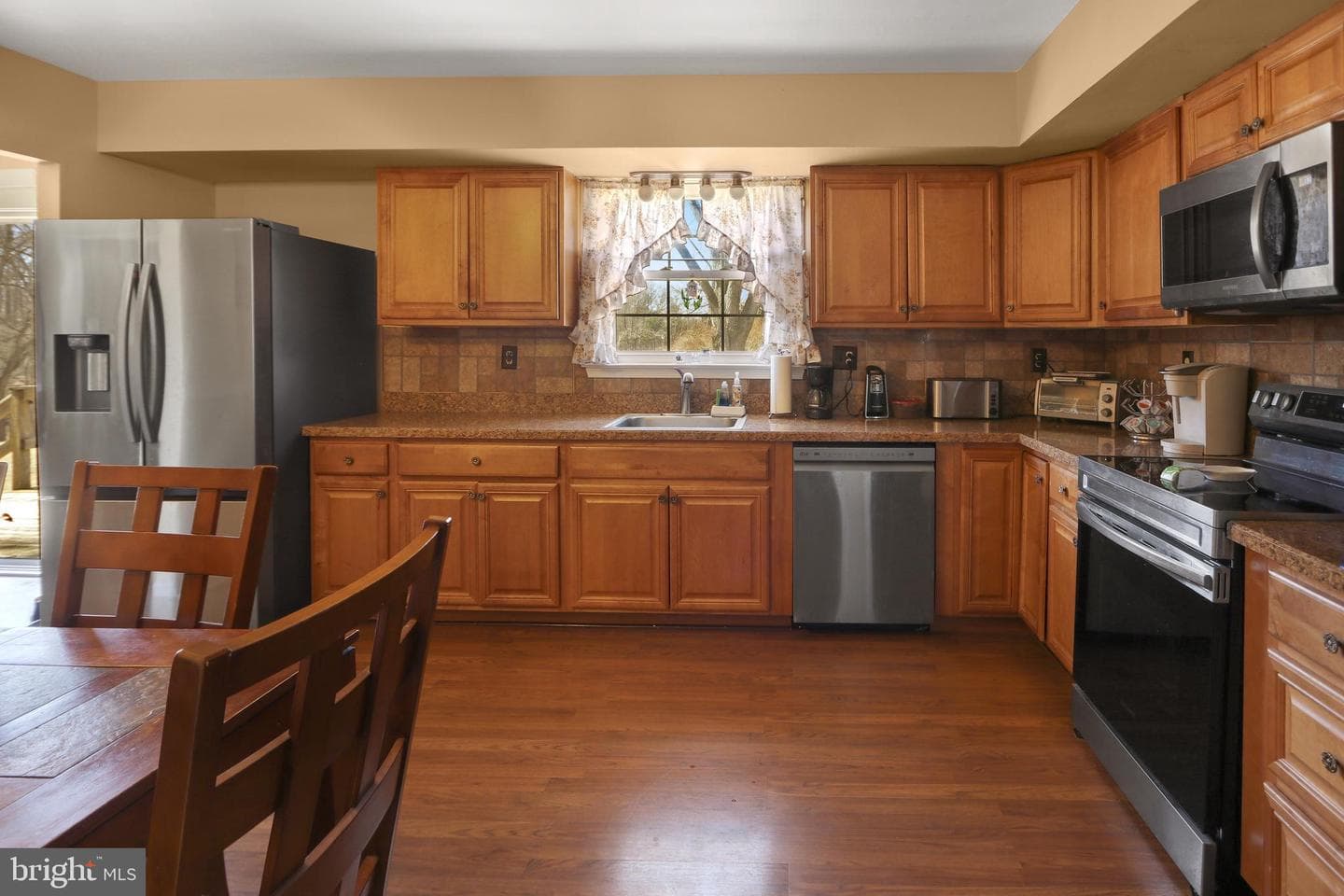 1172 Hiddenview Drive photo 3