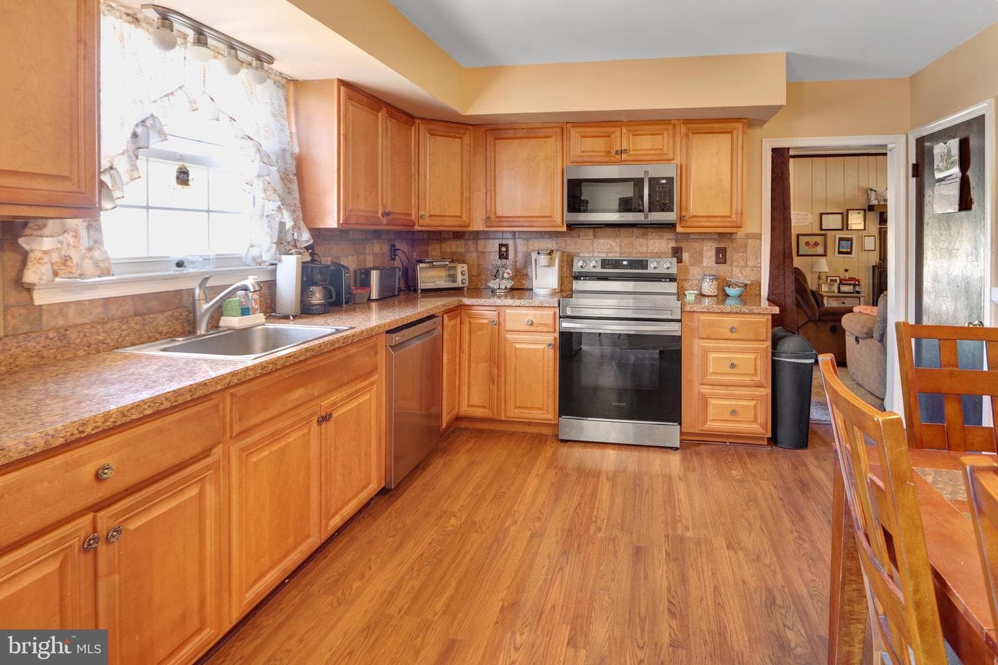 1172 Hiddenview Drive photo 4