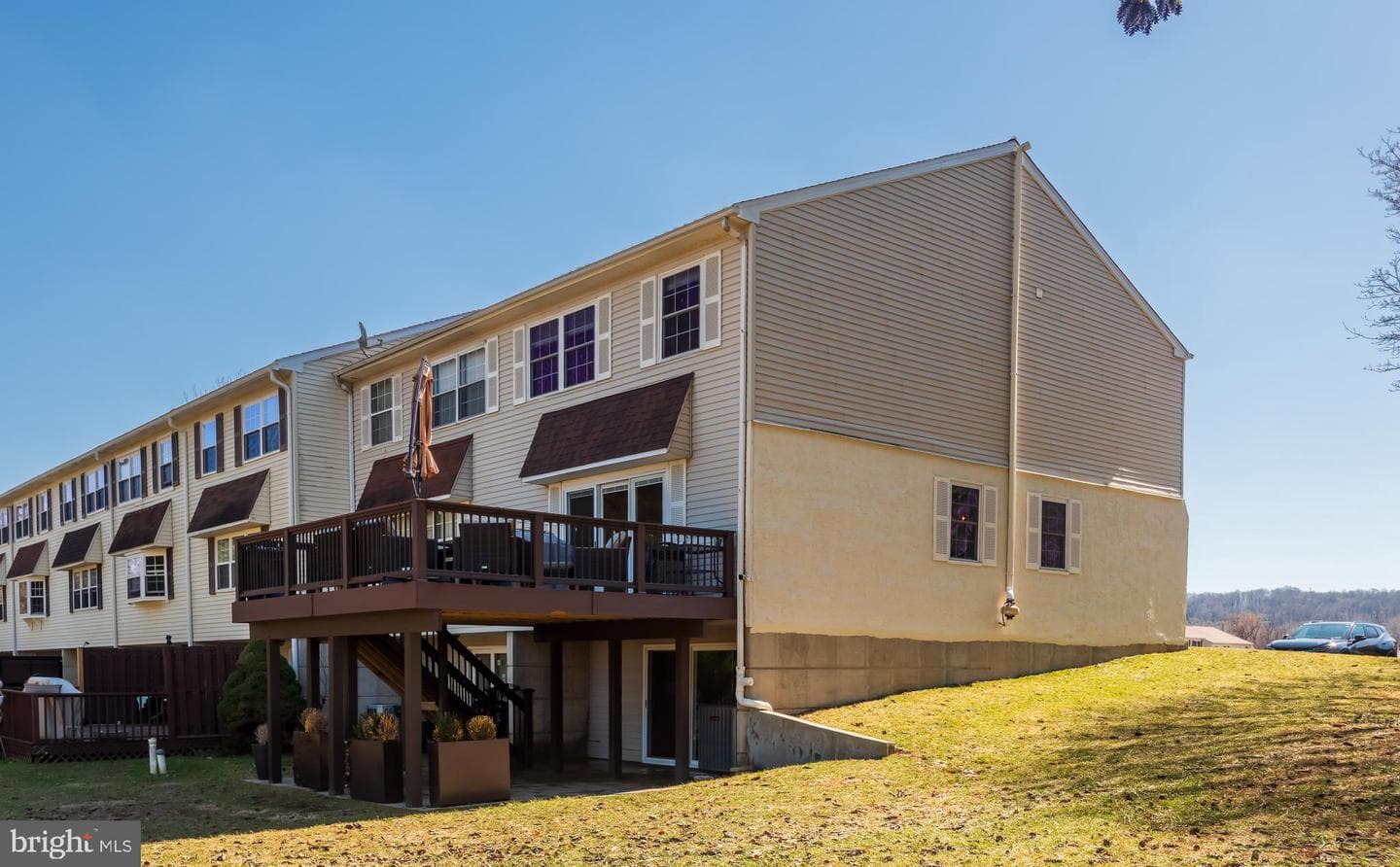 358 Carlyn Court photo 3