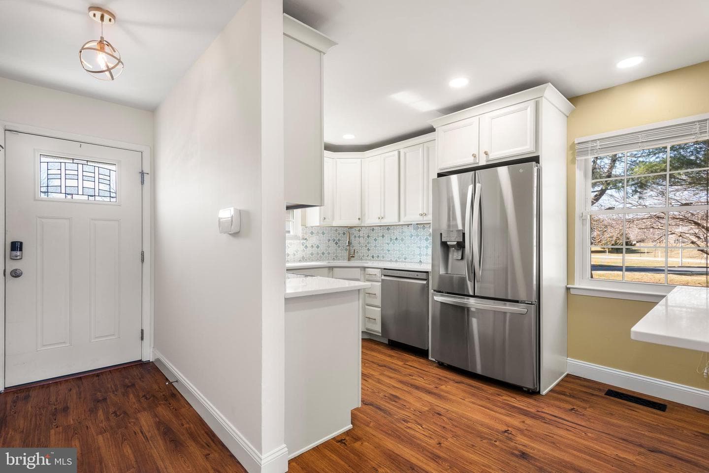 358 Carlyn Court photo 5