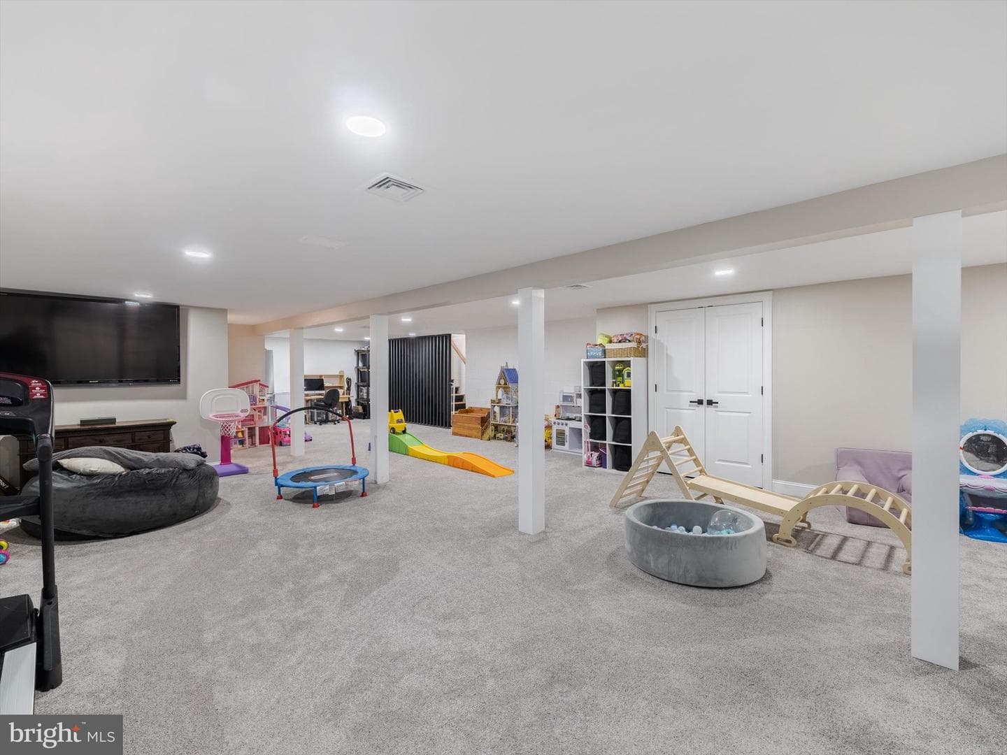 1185 Woodward Drive photo 39
