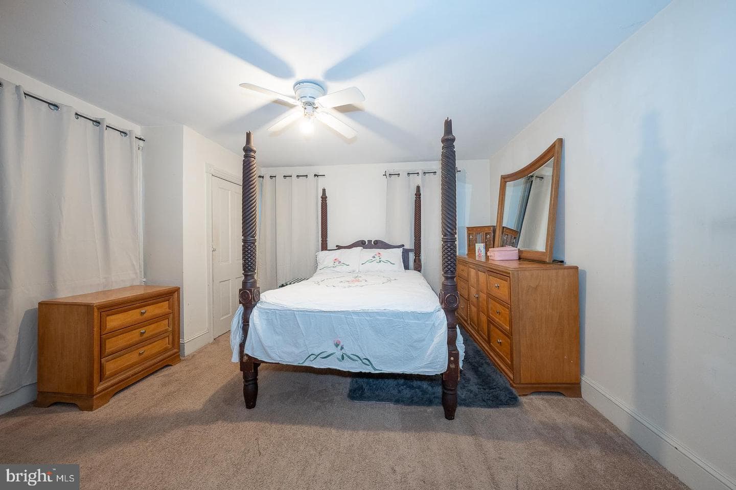 40 Grove Avenue photo 14