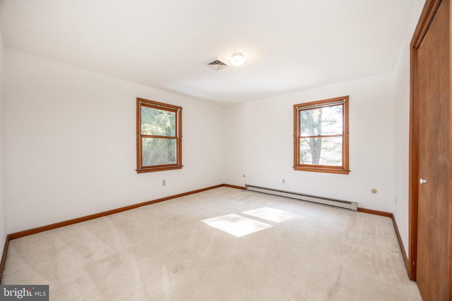 906 Heather Lane photo 18