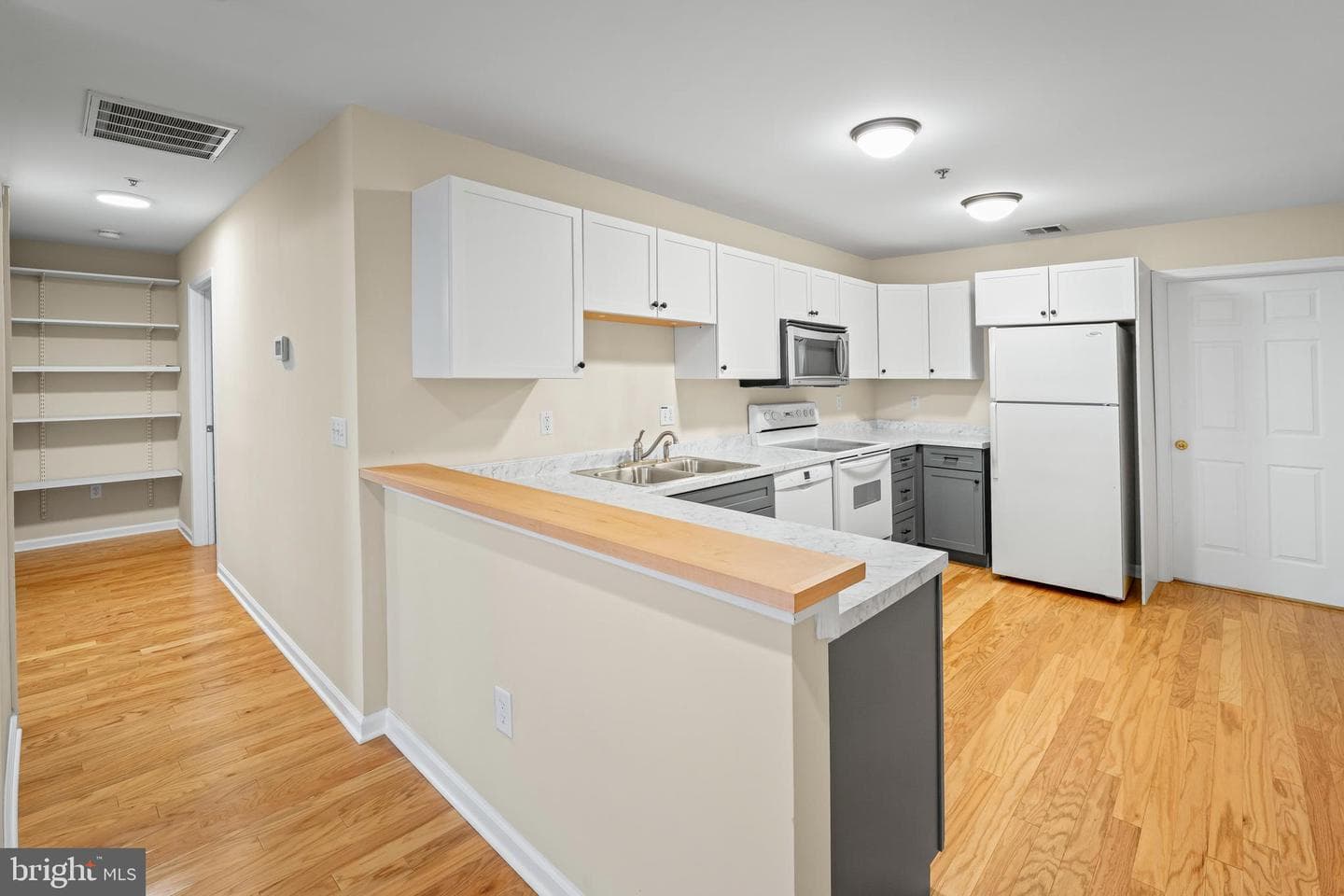 135 Village Way #5b photo 19