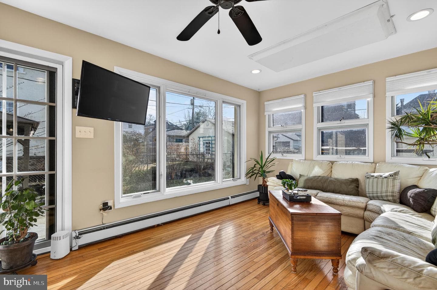 416 W Barnard Street photo 22