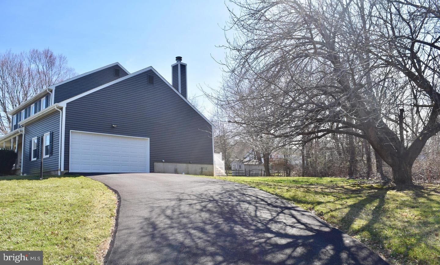 393 Clover Court photo 11