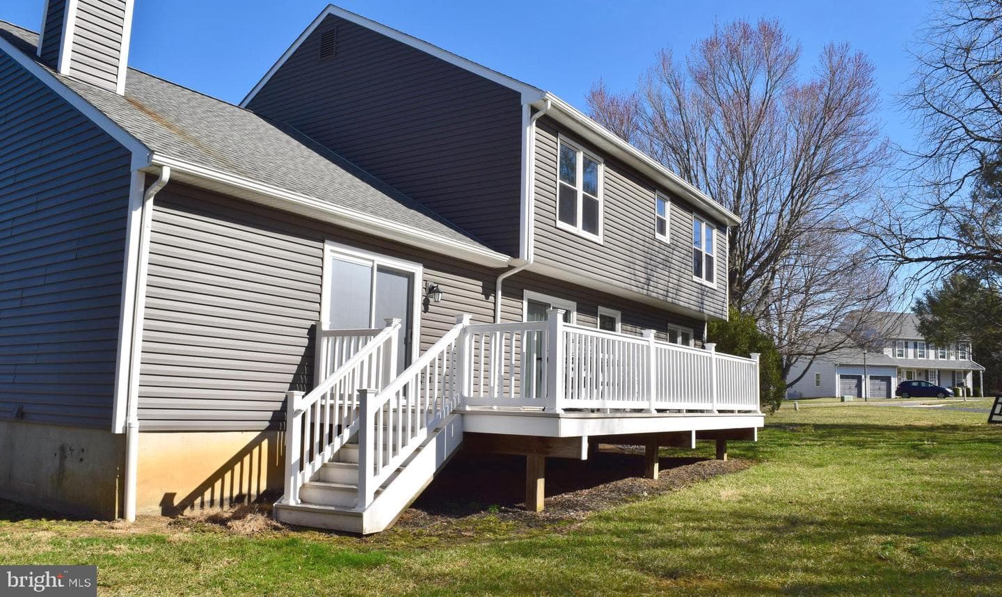 393 Clover Court photo 4