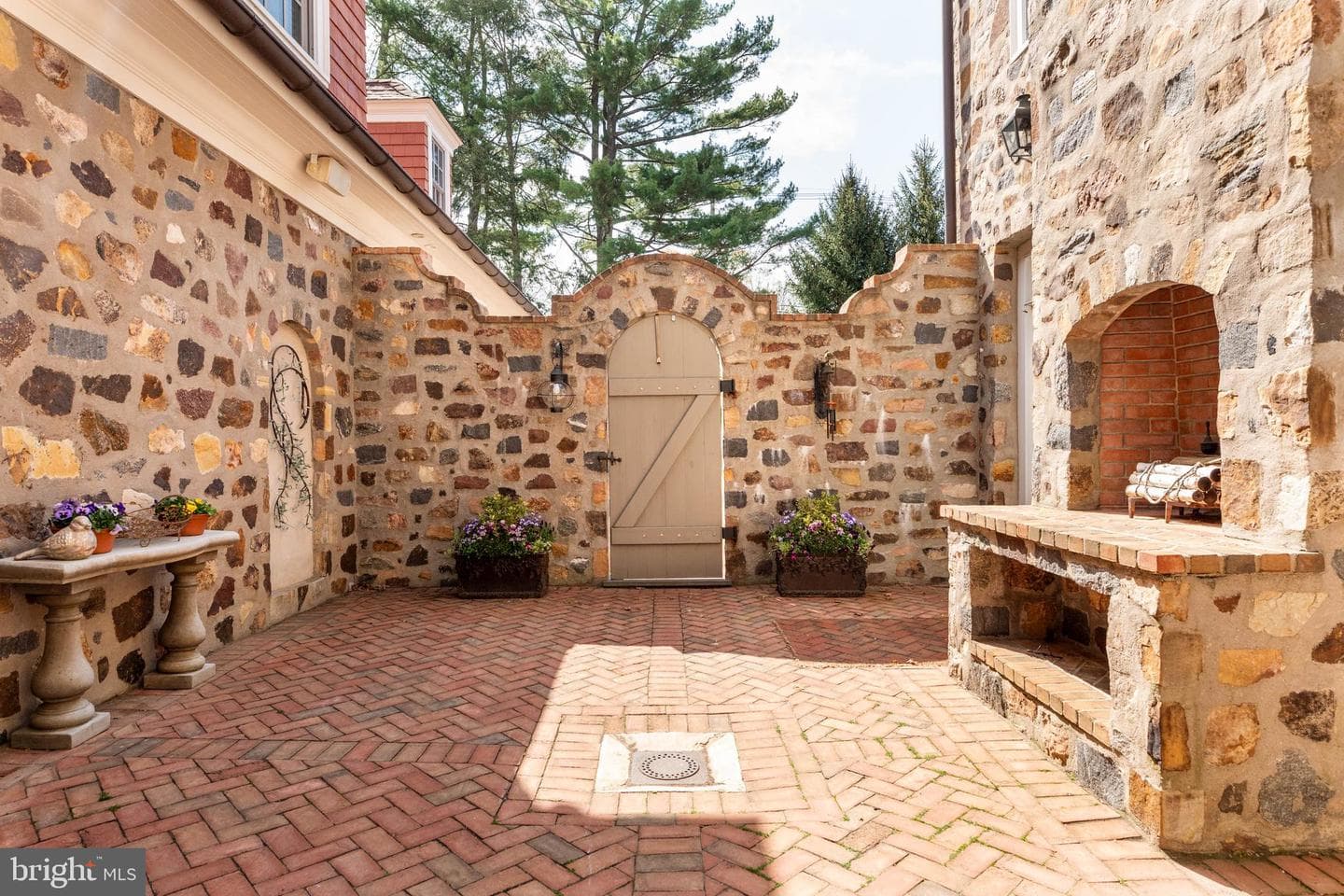 1075 S Leopard Road photo 45