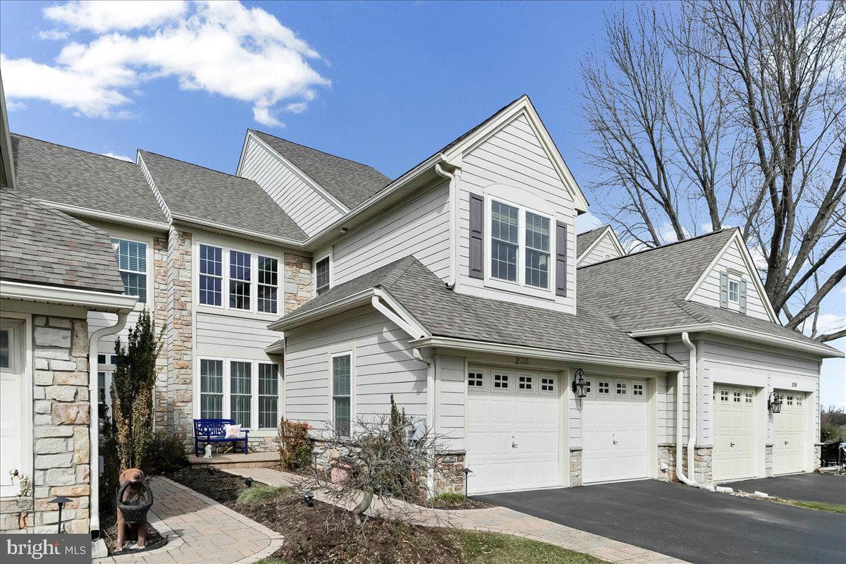 236 Greenbriar Drive photo 1