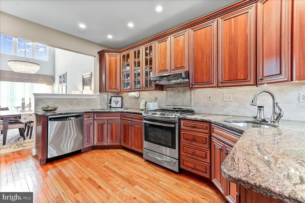 236 Greenbriar Drive photo 14