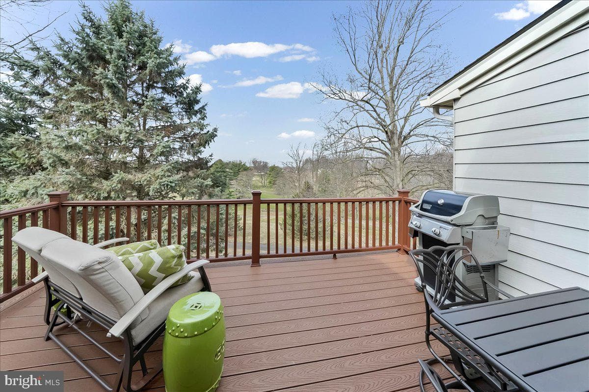 236 Greenbriar Drive photo 25