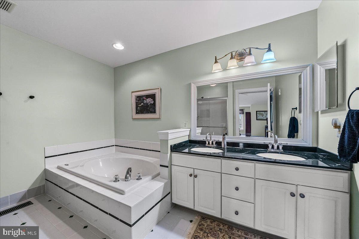 236 Greenbriar Drive photo 31