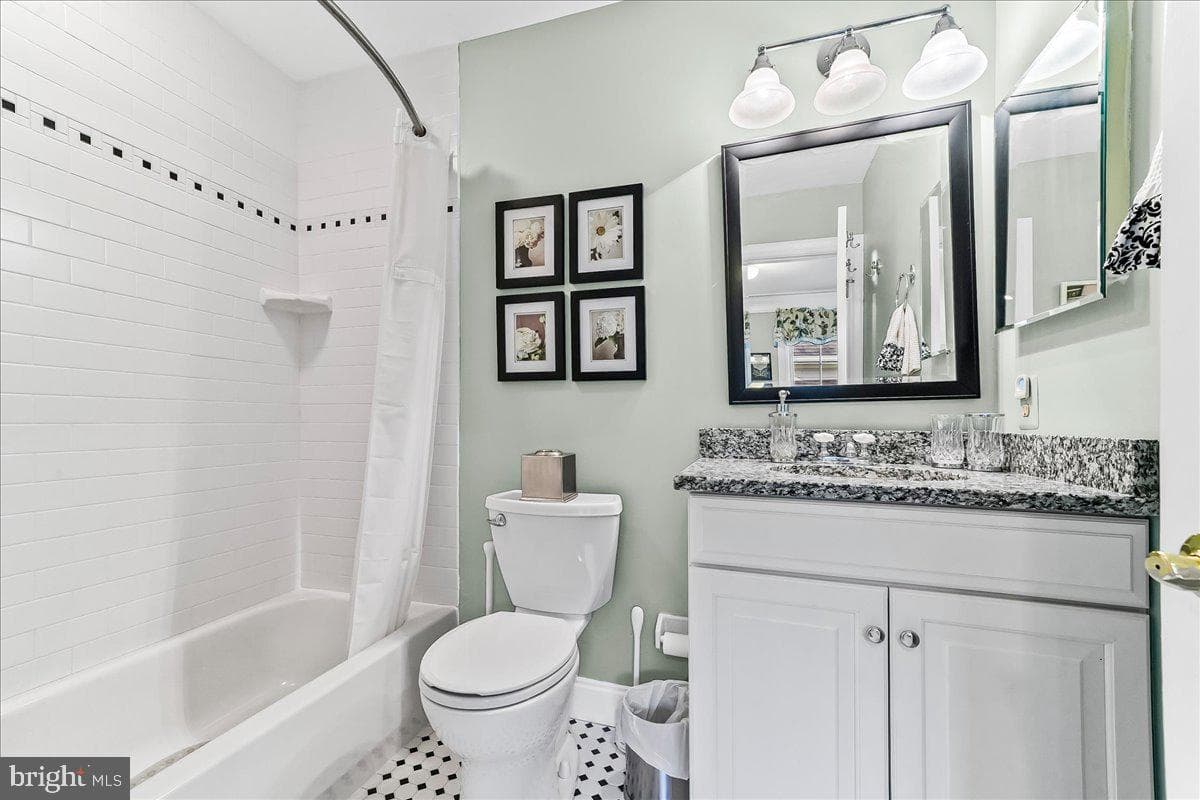 236 Greenbriar Drive photo 34