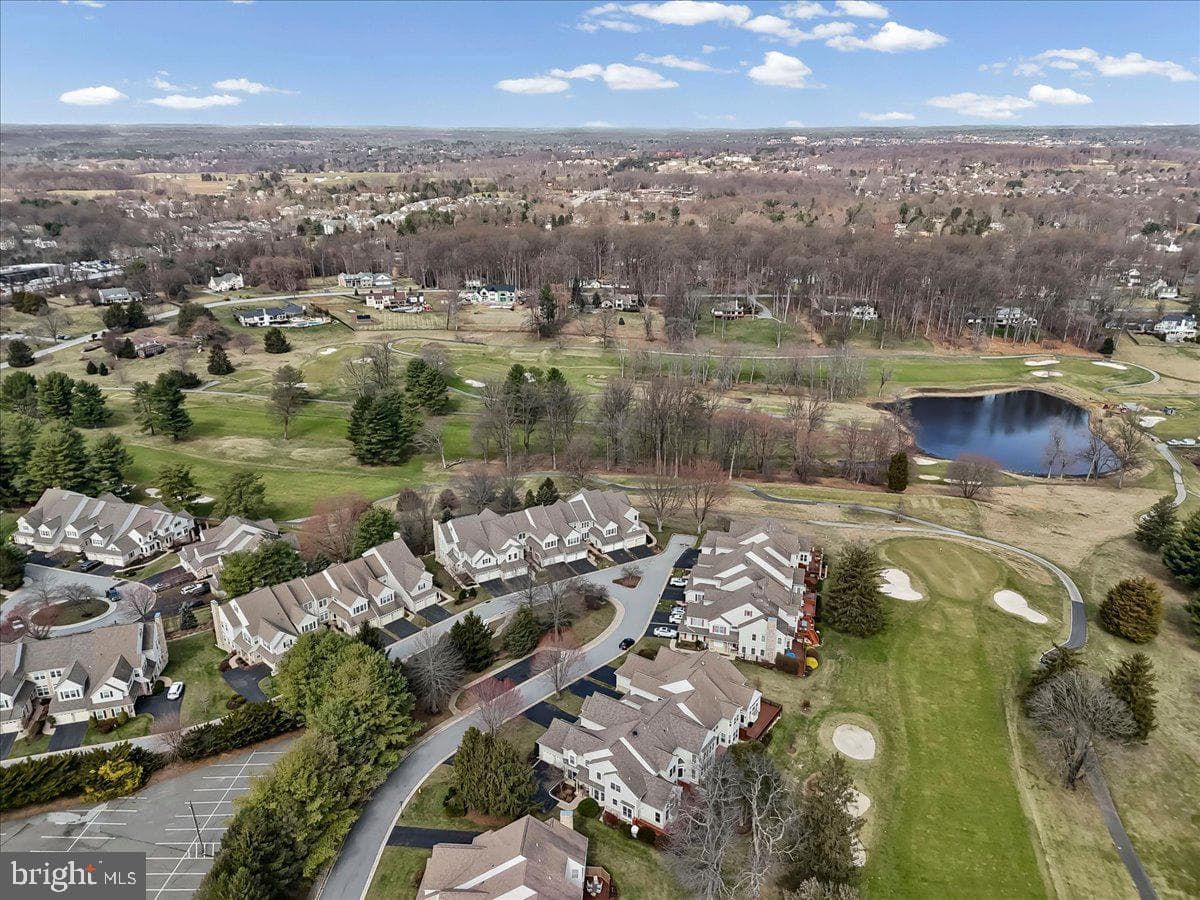 236 Greenbriar Drive photo 43