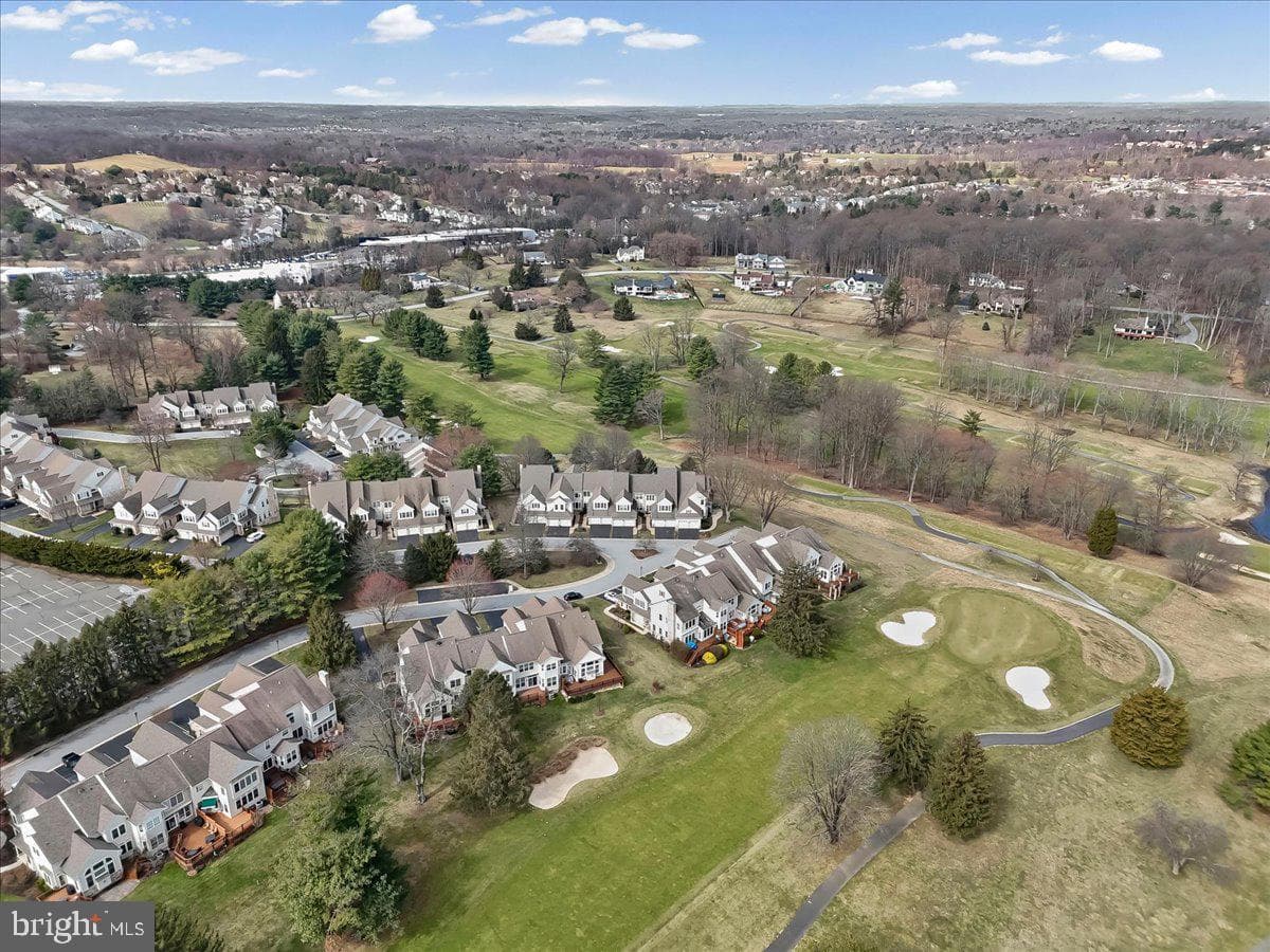 236 Greenbriar Drive photo 44
