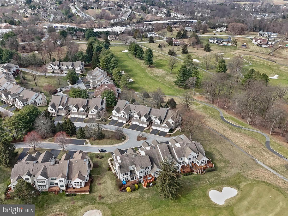 236 Greenbriar Drive photo 45