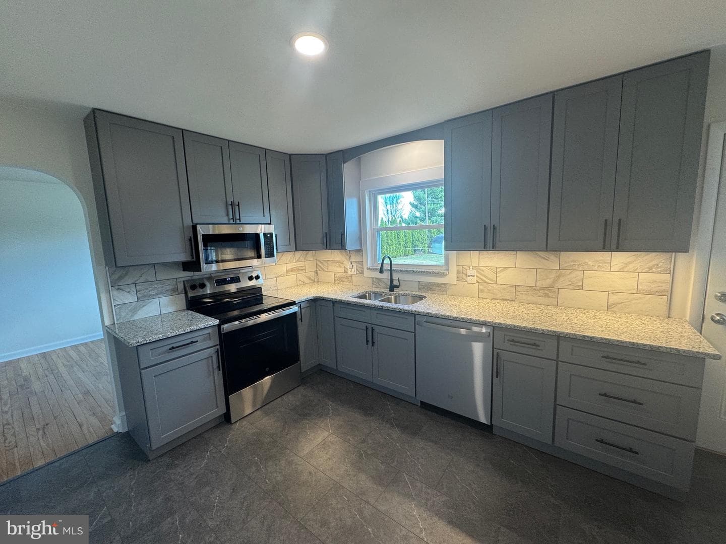 1218 S Hanover Street photo 11
