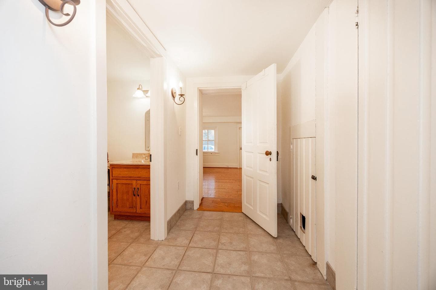 580 Reeds Road photo 11