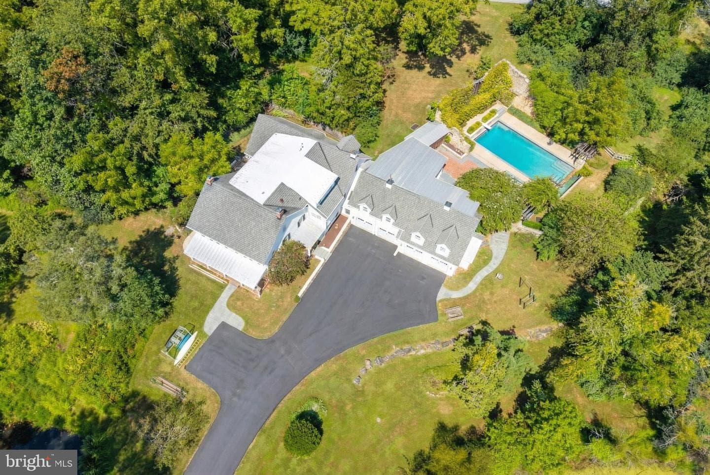 580 Reeds Road photo 5