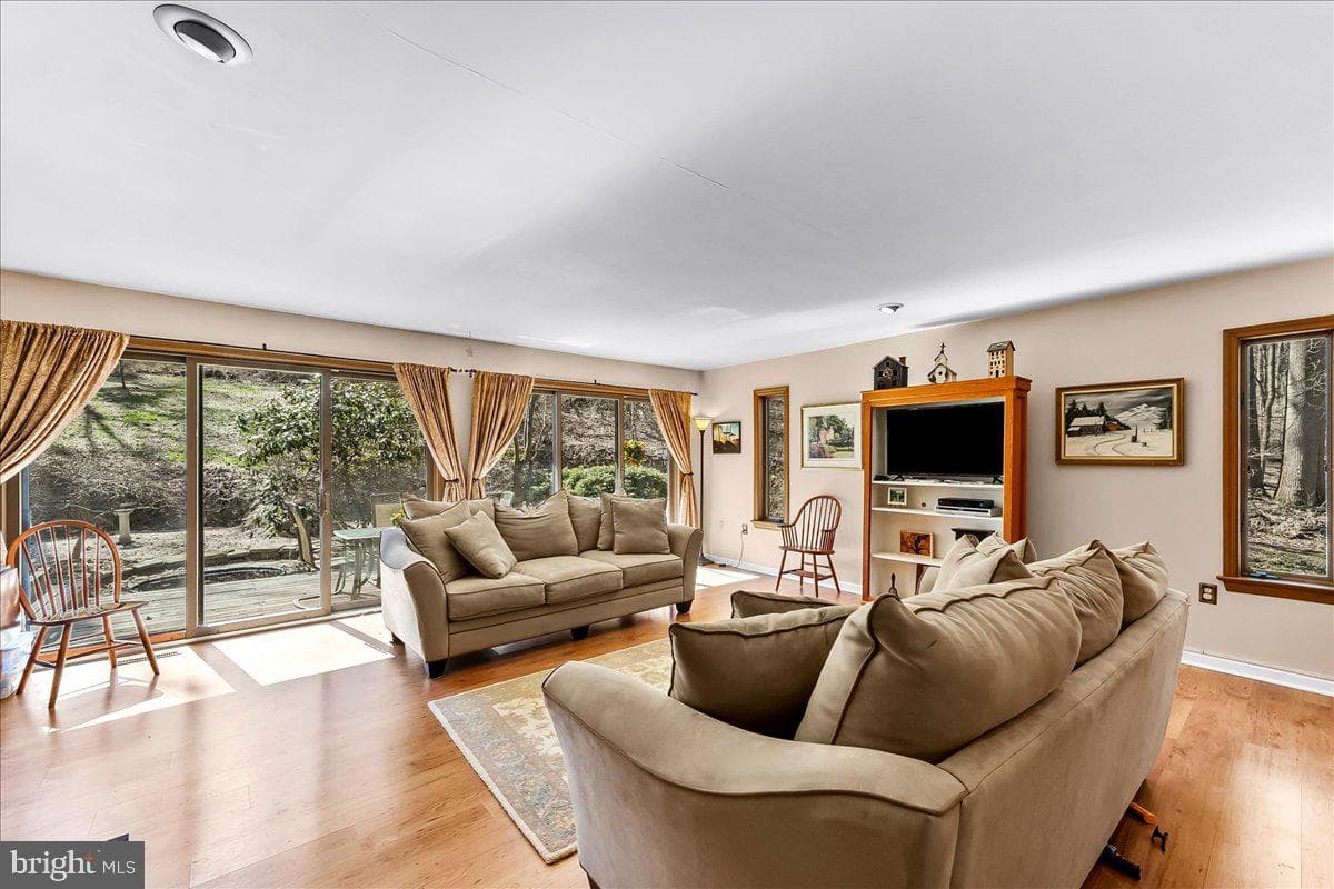 1850 Brooks Road photo 9