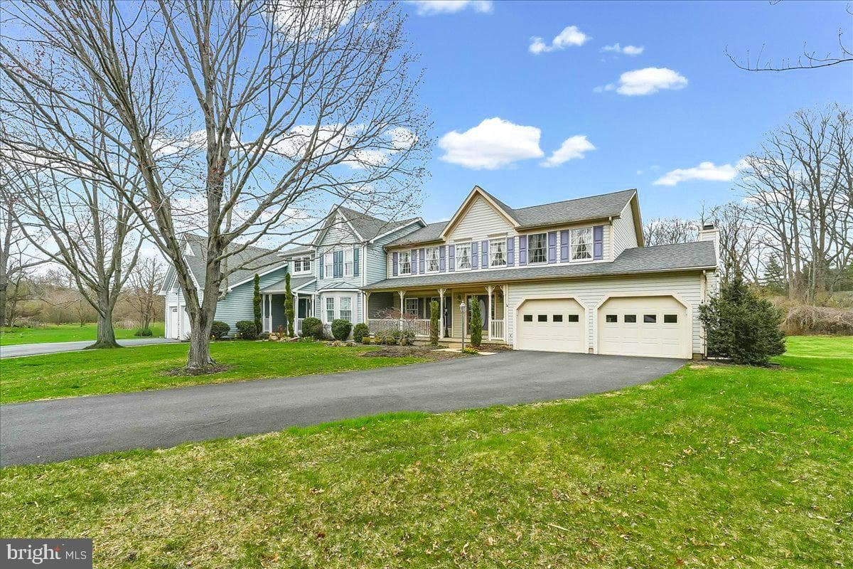 203 Balmoral Circle photo 2