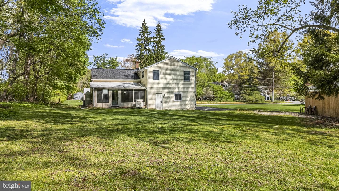 304 Crump Road photo 10