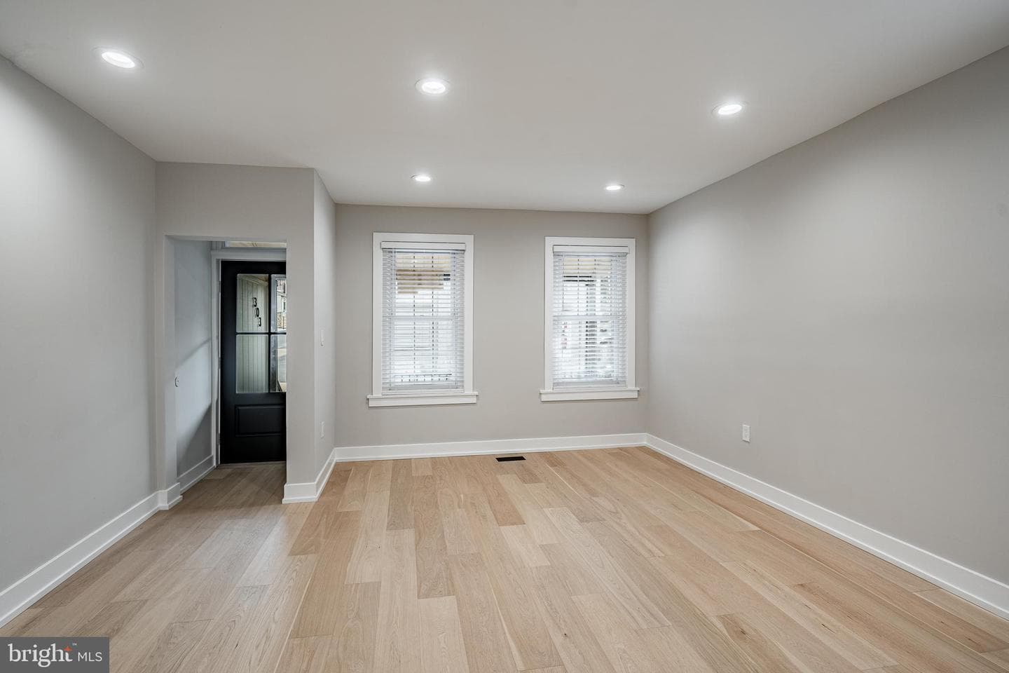 303 W Washington Street photo 4