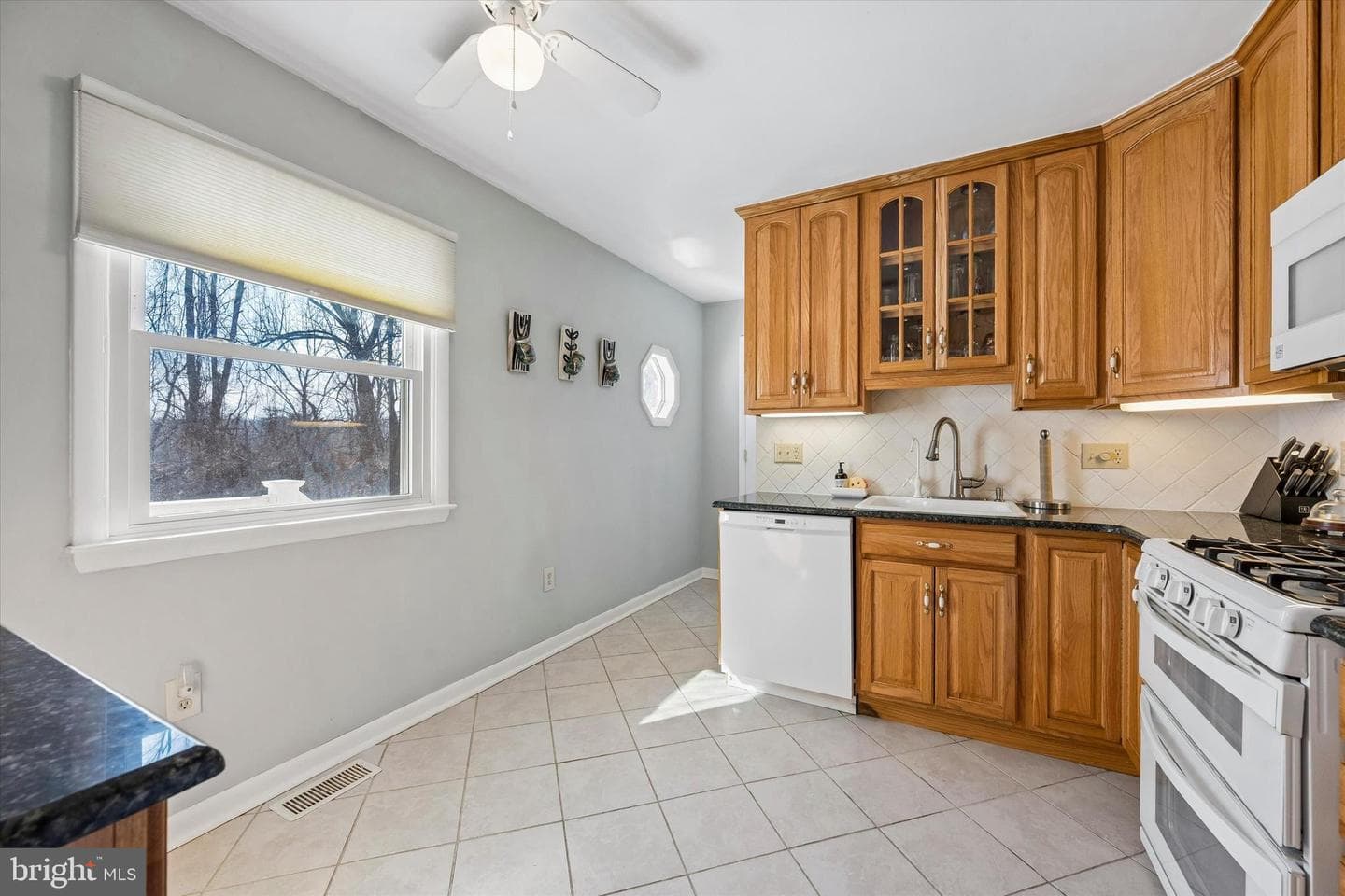 100 Evergreen Drive photo 11