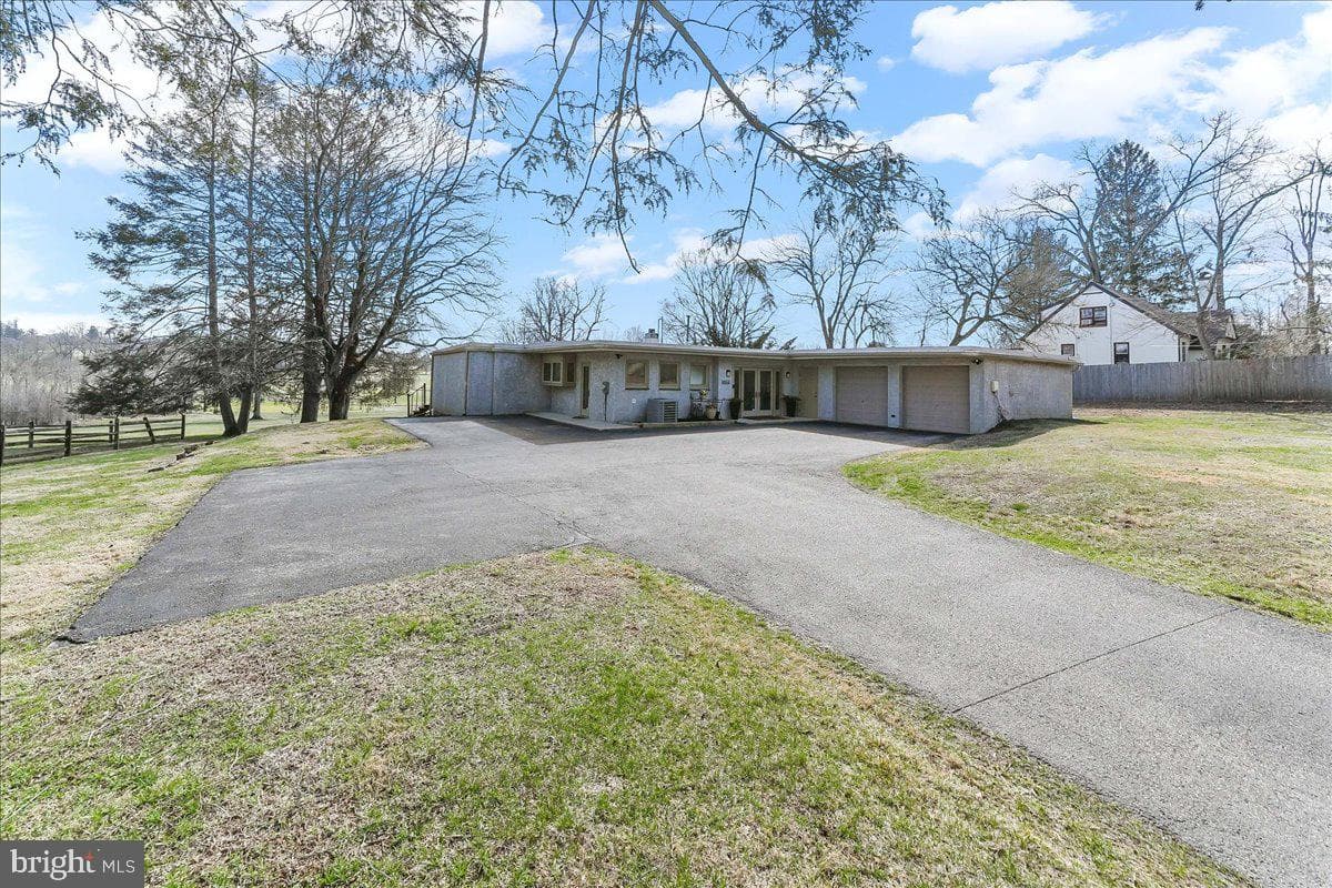 1056 Lenape Road photo 3