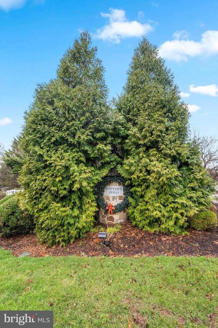 300 Old Barn Circle photo 4