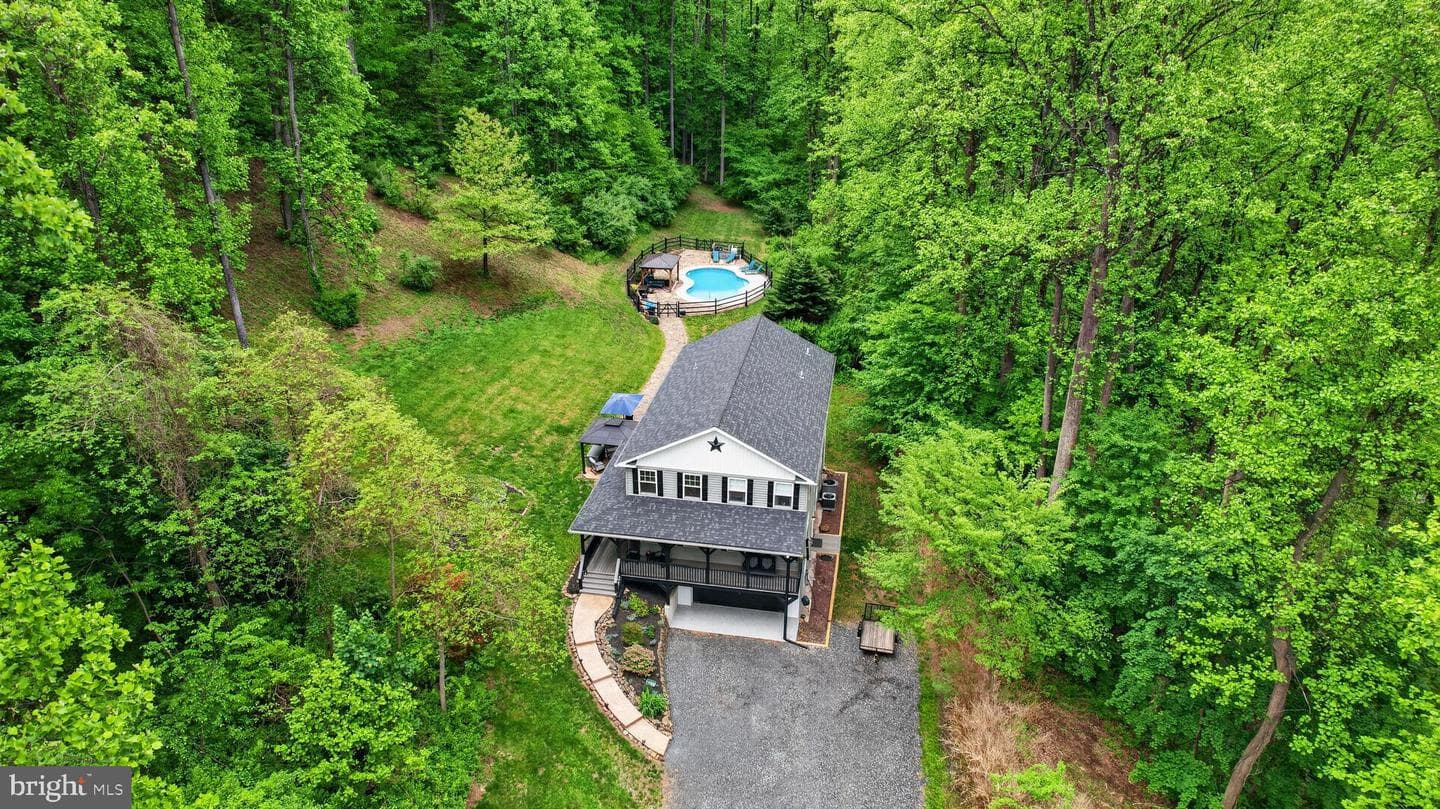 2129 Fairview Road photo 1