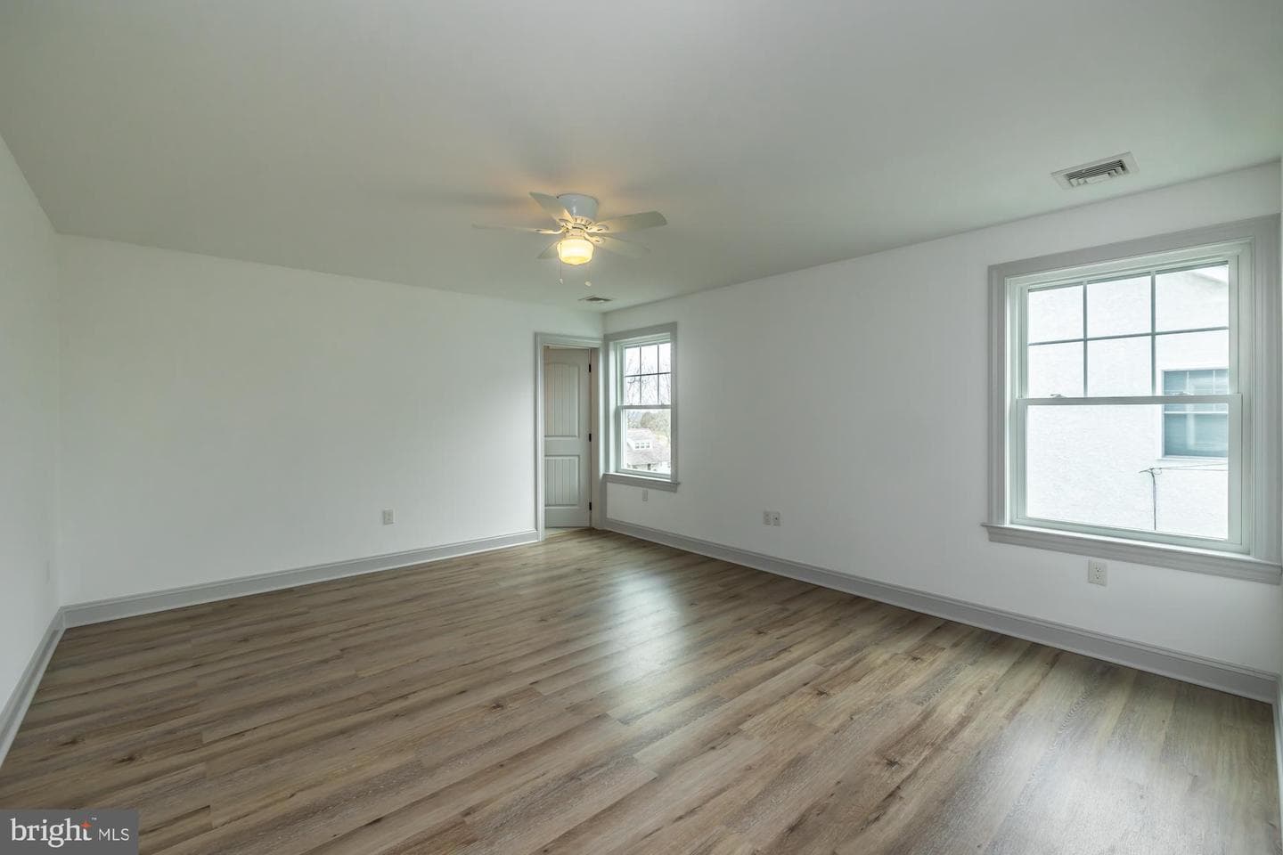 411 James St photo 32