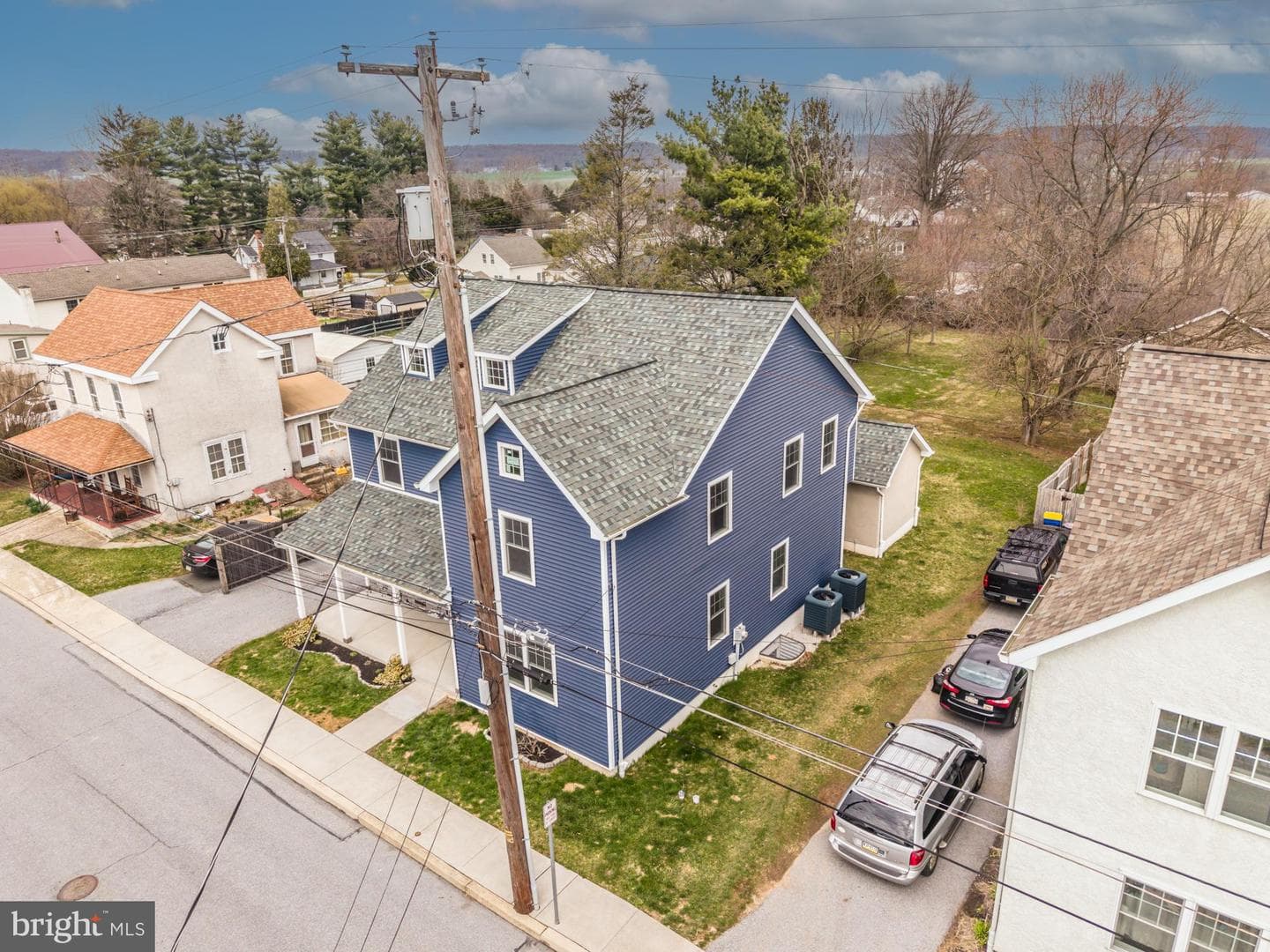 411 James St photo 4