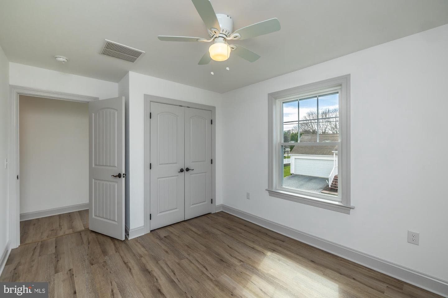 411 James St photo 41