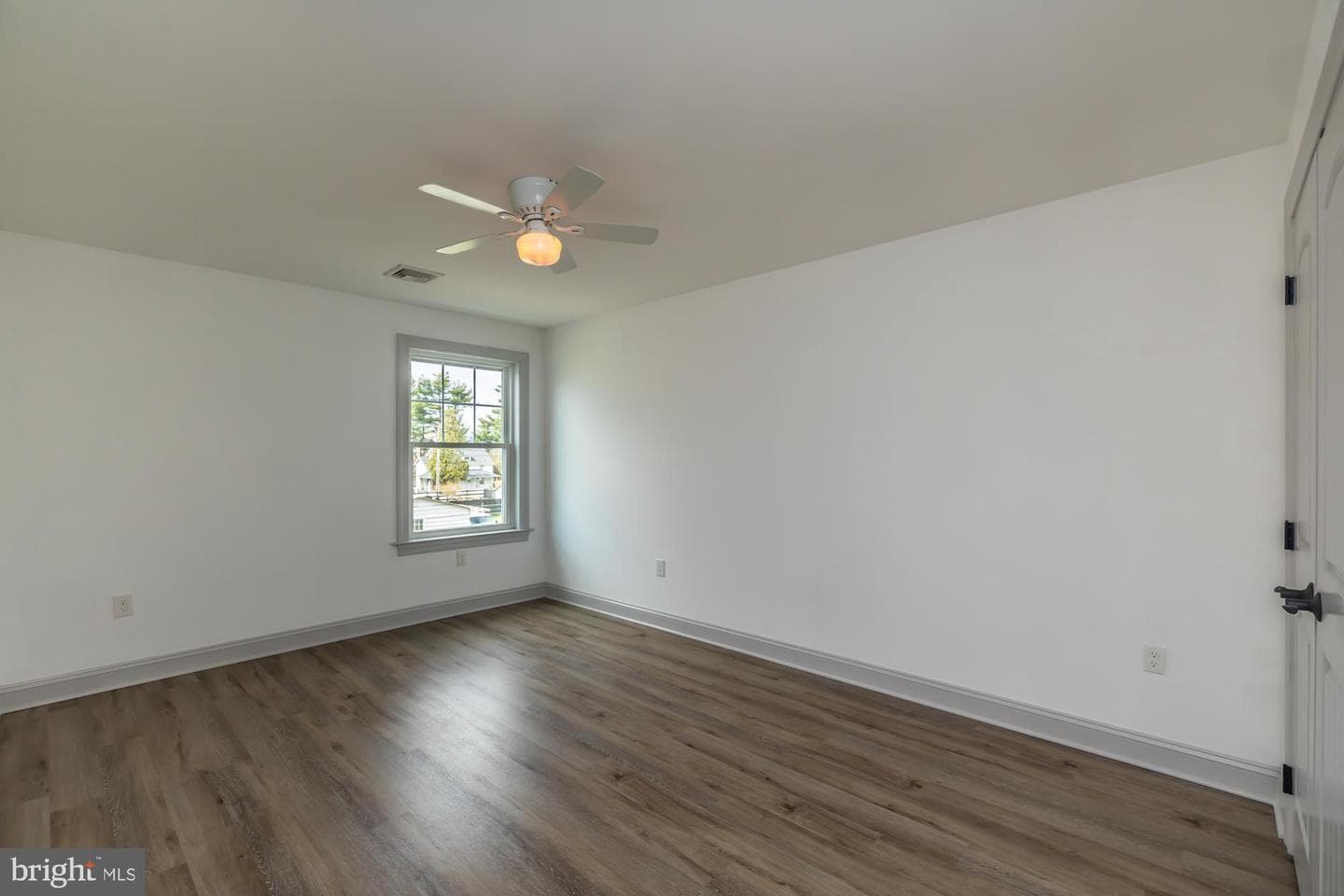 411 James St photo 48