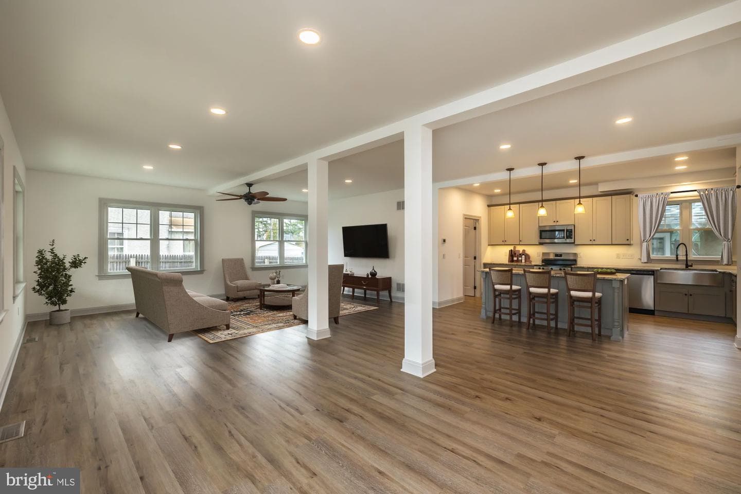 411 James St photo 8