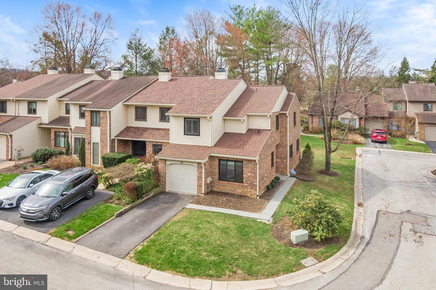 306 Hanover Court photo 2