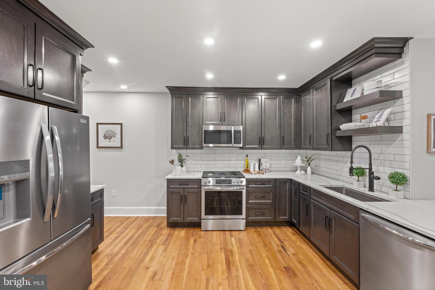 222 W Barnard Street photo 4