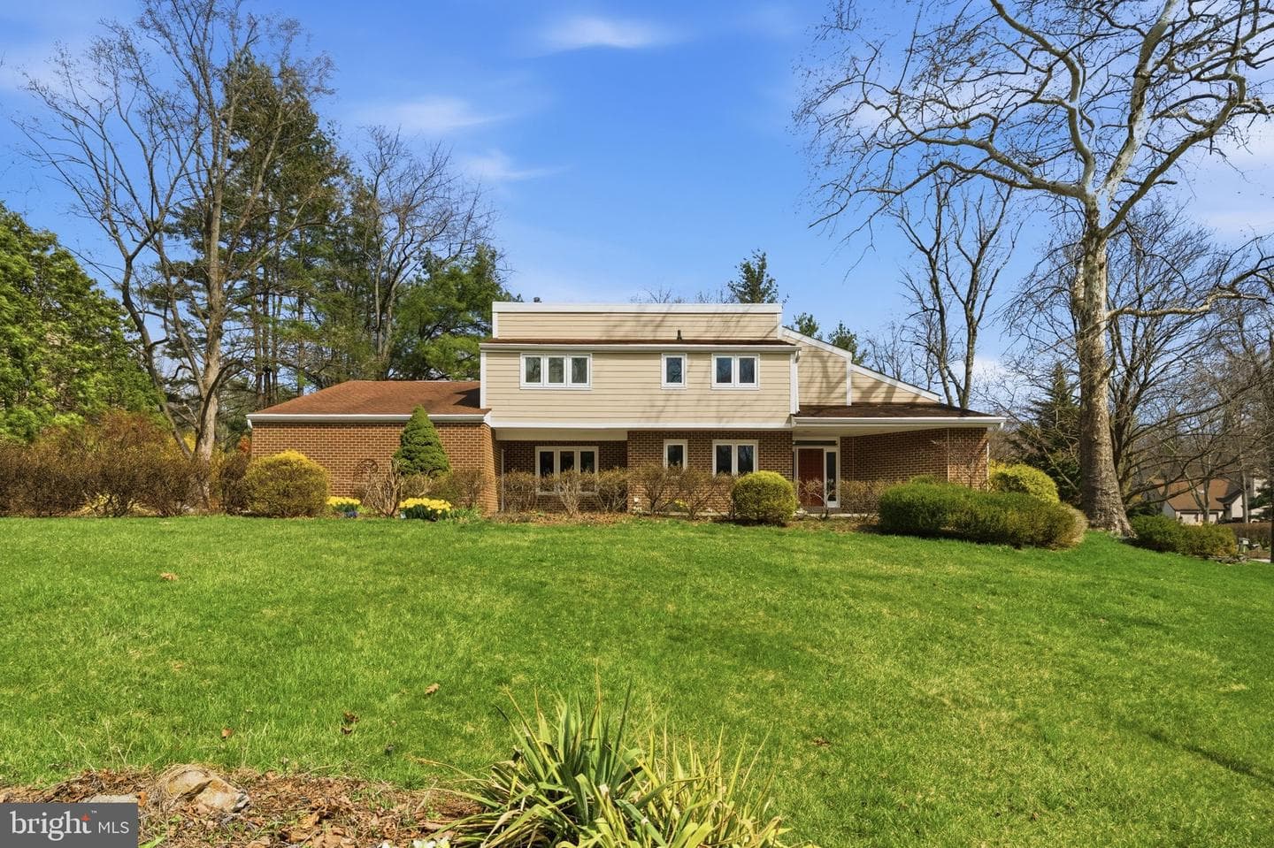 1561 Tanglewood photo 3