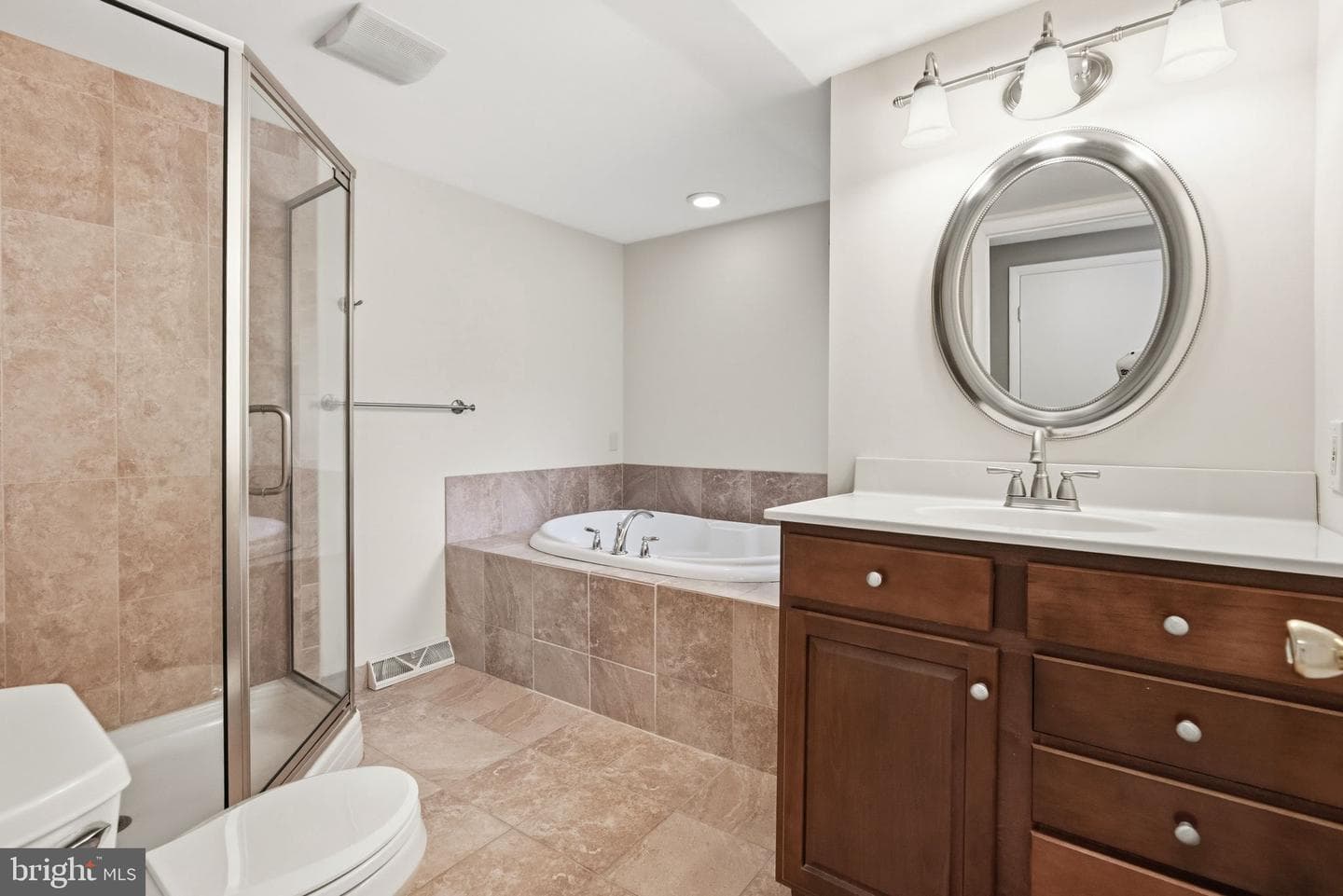1561 Tanglewood photo 38