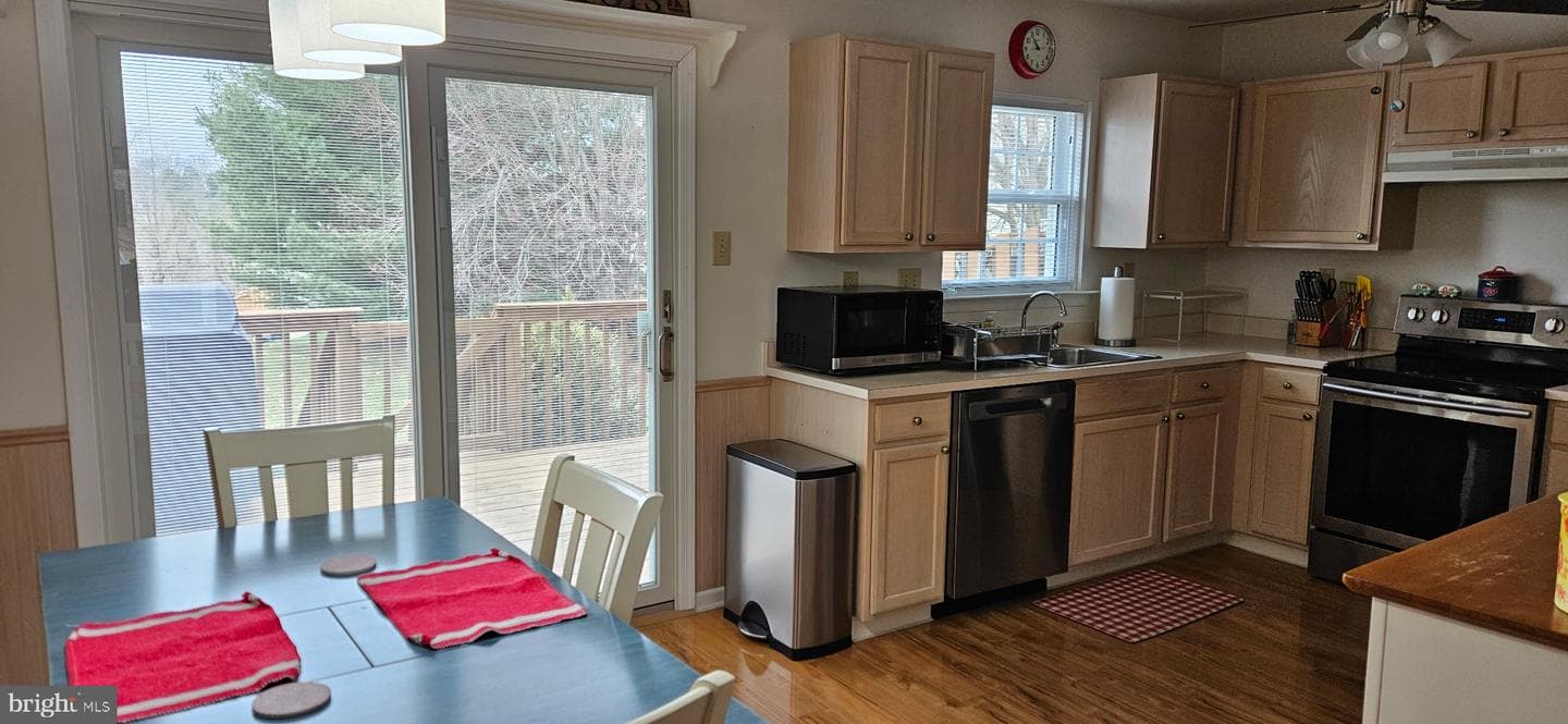 830 Amber Lane photo 4