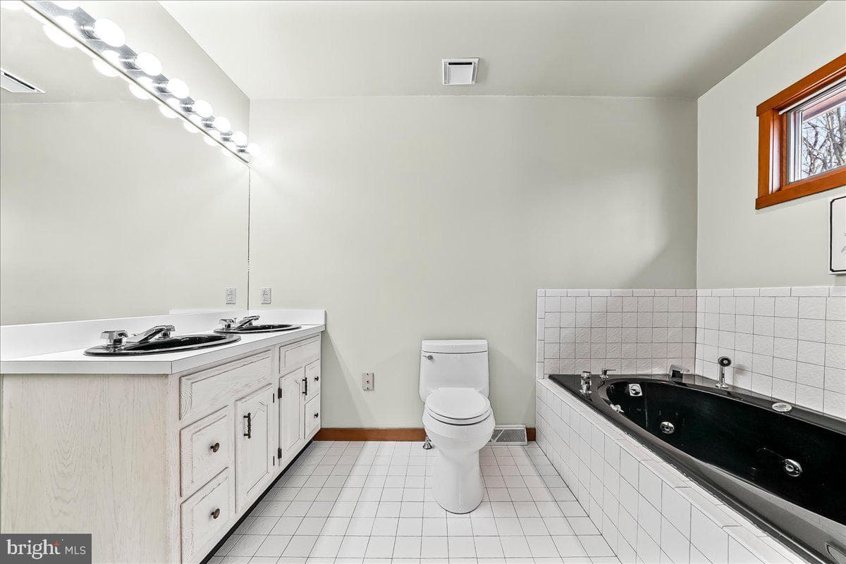 9 Adams Way photo 19