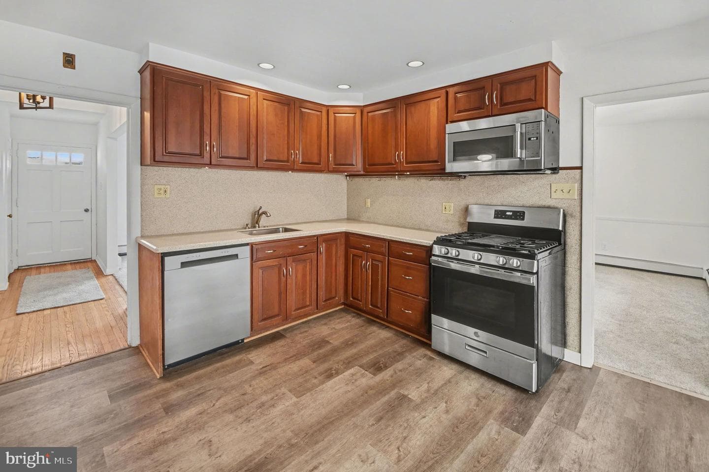 542 Upper Weadley Road photo 13