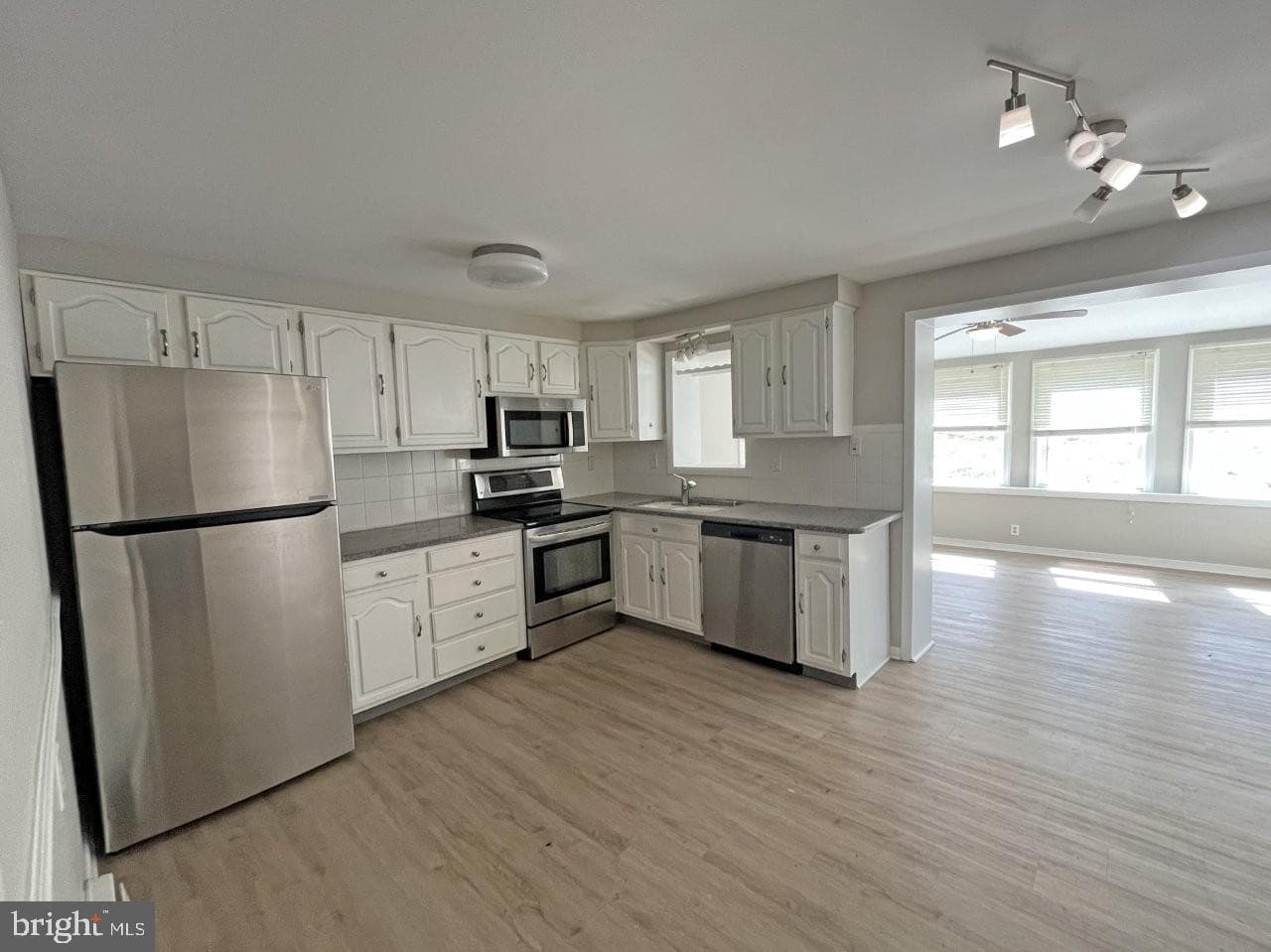 1526 Telegraph Road photo 3
