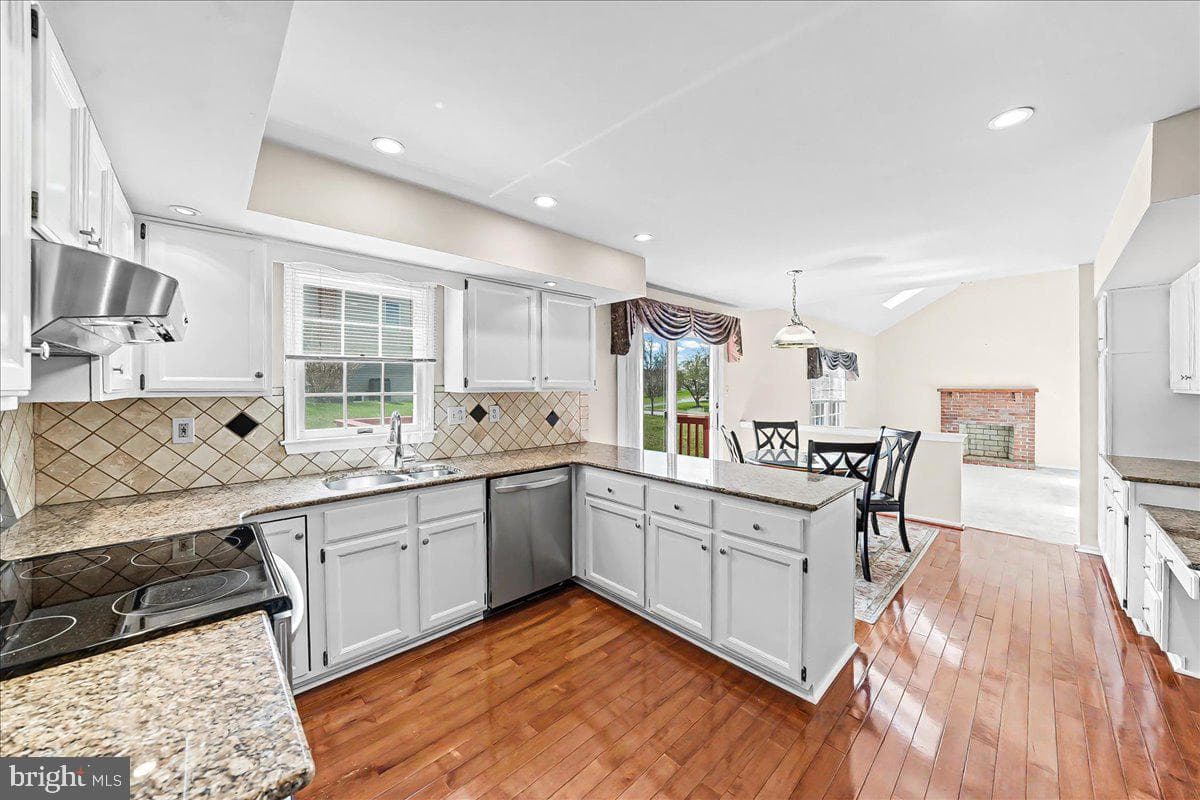 100 Trowbridge Lane photo 15